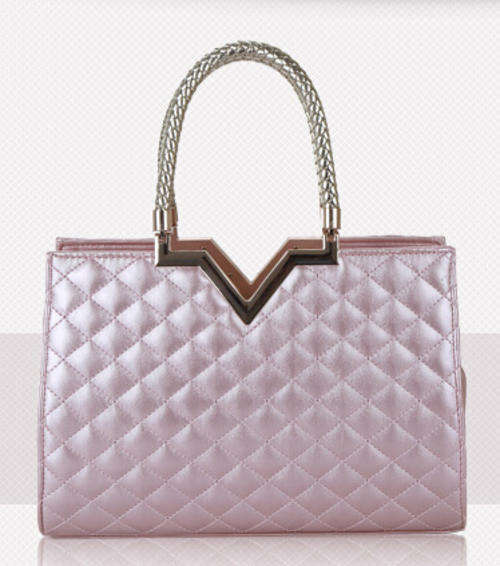 Classic magazines size ladies handbag. Pink color.