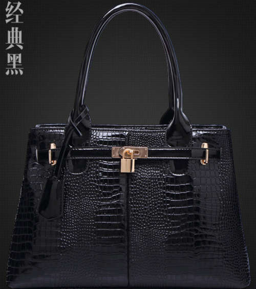 Crocodile pattern lock fashion large size bag. Black color. Shipping fee R30