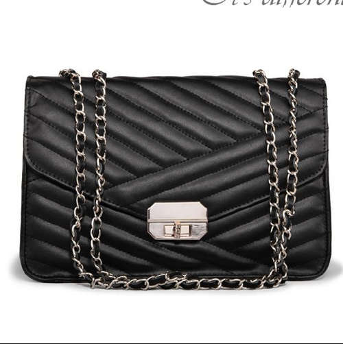 Stars love elegant design leisure chains shoulder bag. Black color. Stock in ZA