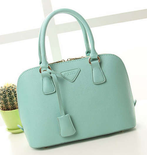 L brand famous shell design high quality ladies handbag. larger size. green color. Stock in ZA