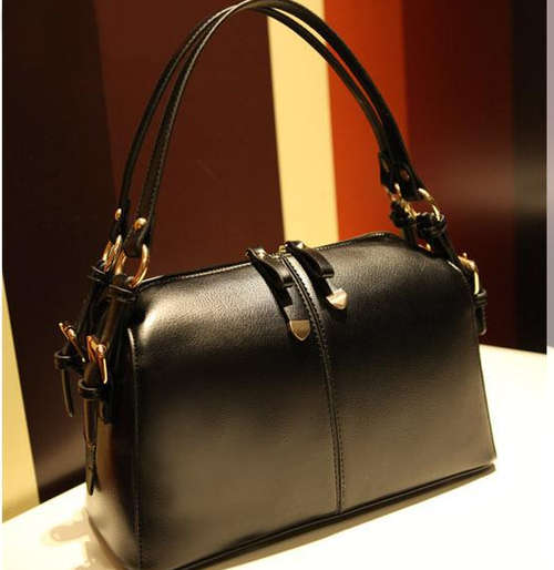 Retro ladies bag. copy zara design. medium size. Black color. Stock in ZA