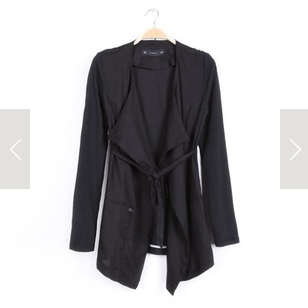 Linen joint cotton ladies fashion blazer coat. Size 30-34, color black and white. Stock in ZA