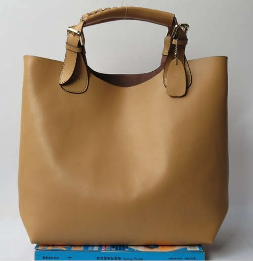 Classic large capacity handbag. Apricot color. Shop will be closed on 2014.11.17-2015.1.1