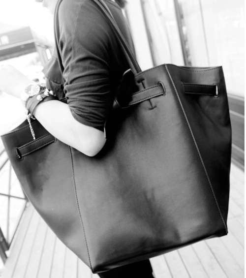 Super large shopping handbags. Black color. In my stock