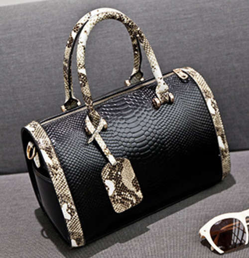Snake pattern pillow shape handbag. Black color. Have a strape
