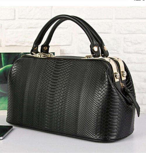 Crocodile embossed strong leather hard shell handbag. Black color. Large size