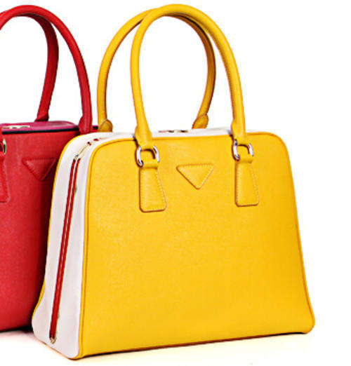 Genuine leather vintage style handbag with snap shut closure.Yellow.