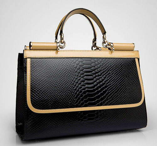 Snake pattern retro ladies handbag, with strape. Black. Stock in ZA