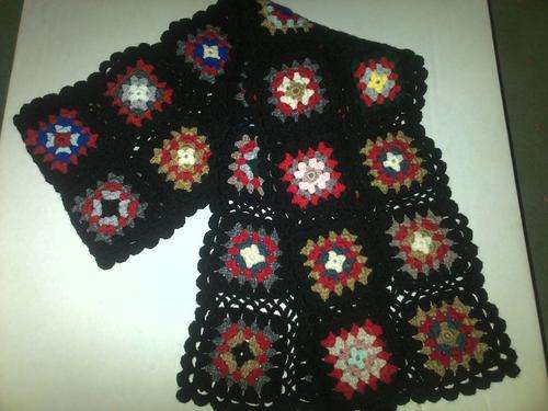 lADIES HAND CROCHETED SCARF
