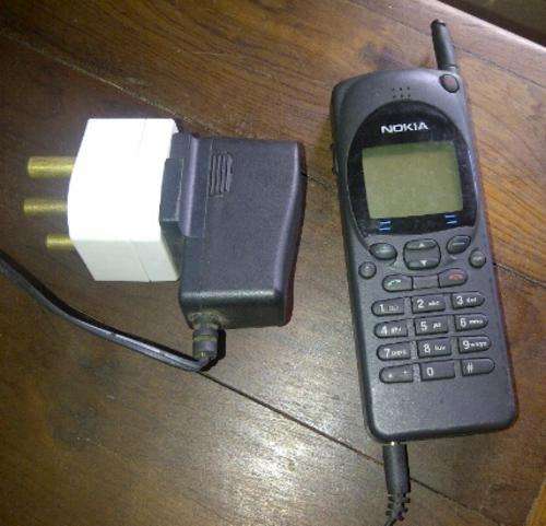 OLD NOKIA CELL PHONE!!! NOT COMING ON!!!