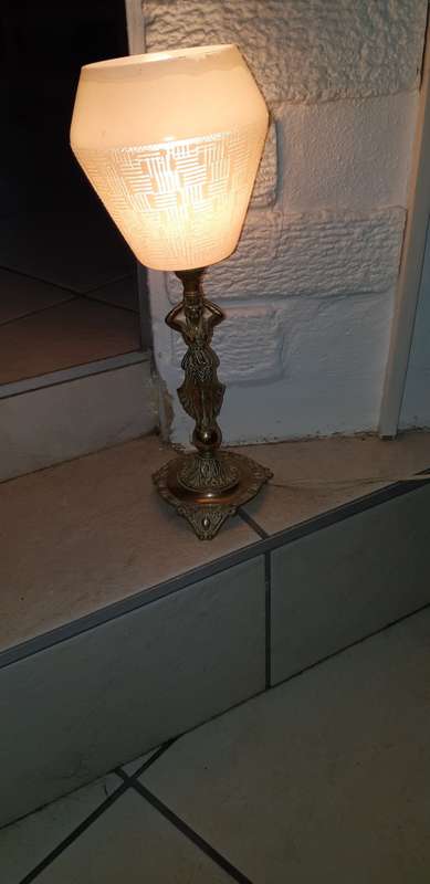 Vintage Art Deco lamp - stunning