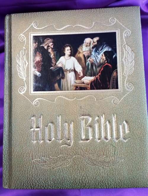 Holy Bible: Authorized or King James Version (Red letter edition)