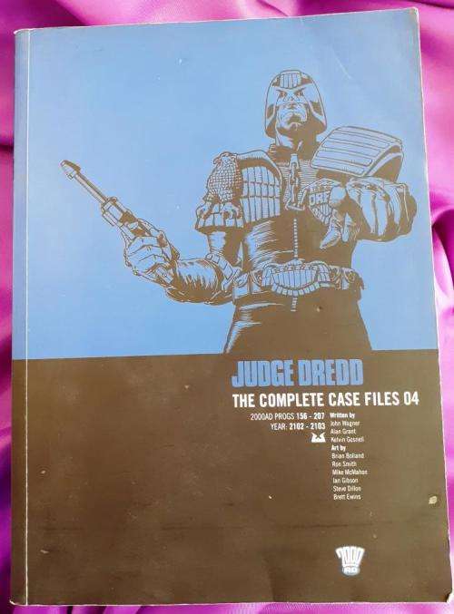 Judge Dredd - The Complete Files 04