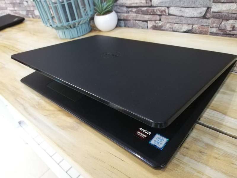 *Monster* Dell Inspiron Core i7-7300U/ 8GB DDR4L/ 256 SSD or 1TB/ AMD Radeon R5 GPU