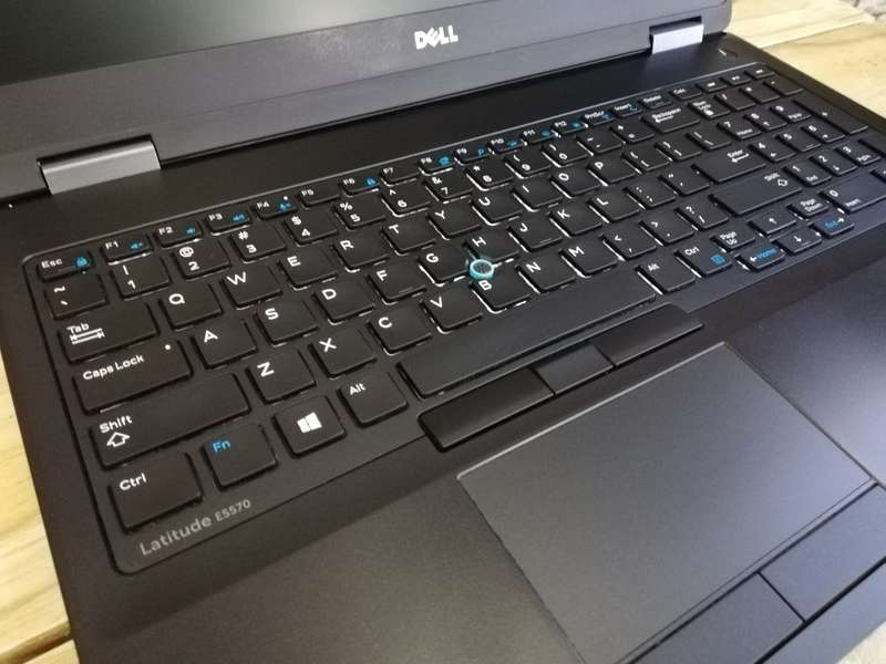 *HYPER BOOK* DELL LATITUDE E5570 CORE i5 - HQ/ 4GB DD4/ 500GB SATA HDD/ BACKLIT KEYS/ OFFICE 2019