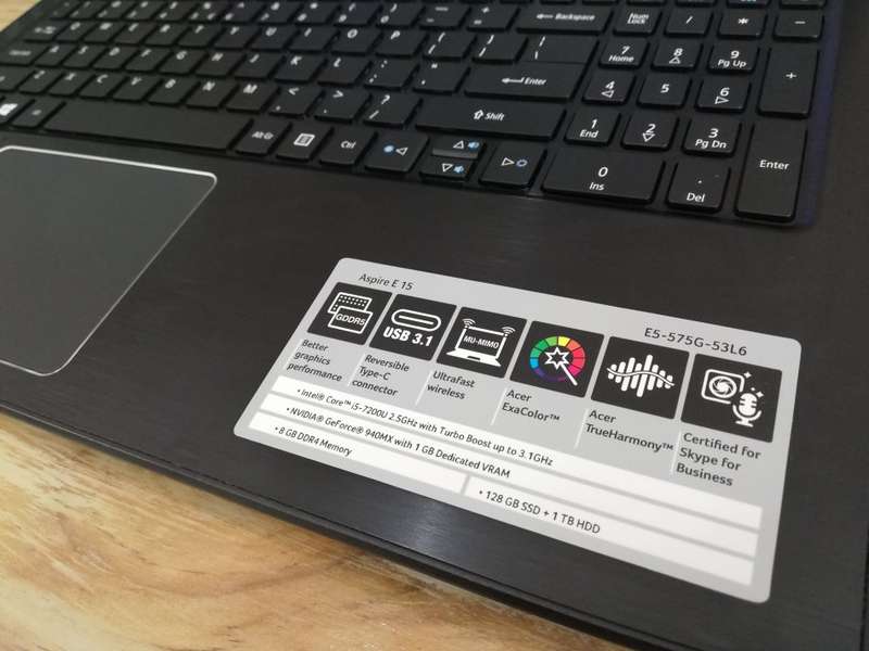 *Gaming & Design* Acer Aspire Pro Core i5-7300U/ 128GB SSD + 1TB HDD/ Nvidia GeForce 940MX/ 8GB DDR4
