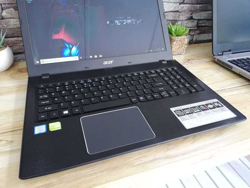 *Gaming & Design* Acer Aspire Pro Core i5-7300U/ 128GB SSD + 1TB HDD/ Nvidia GeForce 940MX/ 8GB DDR4