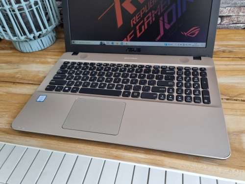 Asus Vivobook F541U Intel Core i3 7th Generation Notebook/ 8GB DDR4 RAM/ 1TB HDD/ 15.6` HD 760p