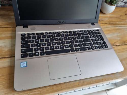 Asus Vivobook F541U Intel Core i3 7th Generation Notebook/ 8GB DDR4 RAM/ 1TB HDD/ 15.6` HD 760p