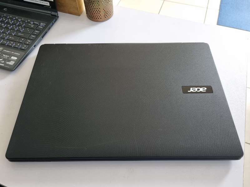 Acer Aspire ES 17 Intel Pentium Quad Core/ 8GB RAM/ 250GB SSD/ Massive!! 17`HD Screen