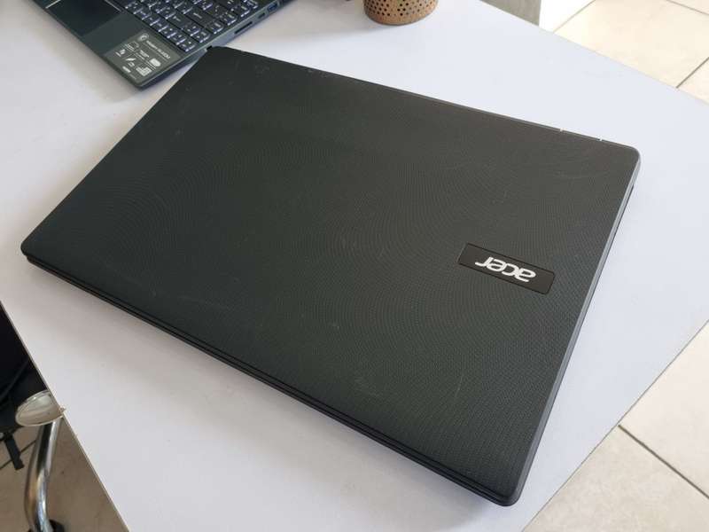 Acer Aspire ES 17 Intel Pentium Quad Core/ 8GB RAM/ 250GB SSD/ Massive!! 17`HD Screen