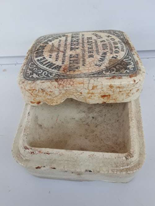 Antique White Rose Paste S.MAW, SON & SONS potlid with base