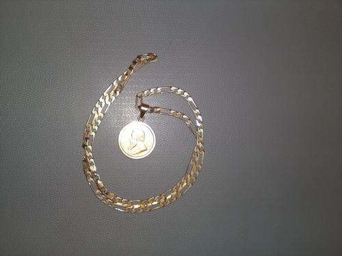 1898 Gold Pond, In 18ct Chaine setting.
