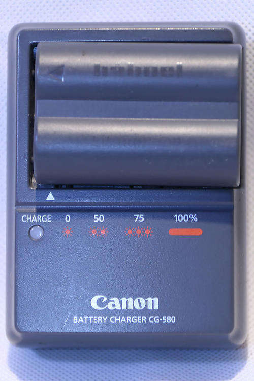 Original Canon CG-580 Battery Charger and Hahnel Battery for Canon 5D 20D 30D 40D 50D 300D G1
