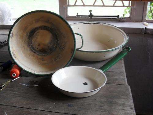 set of 3 enamel bowl, pan and large bowl