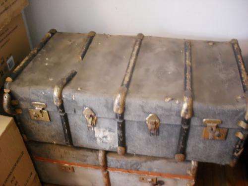 vintage steamer trunk weathered 93cmx53cm
