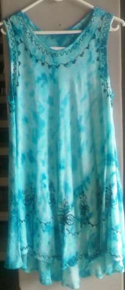 *** FREE SHIPPING*** Absolutely stunning tie dye and hand embroidered top FROM India - free size.