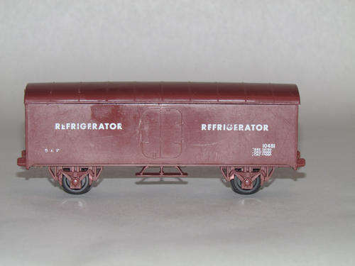HO CLEARANCE SALE! Lima SAR Refrigerator Box Car