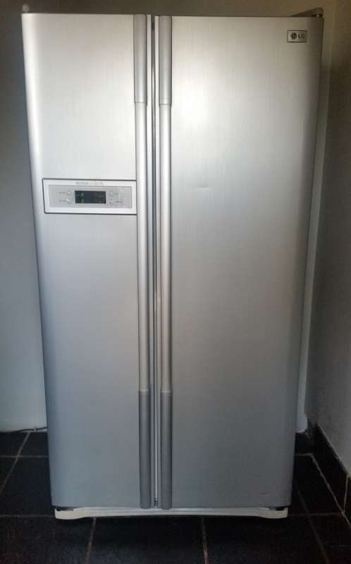 LG DOUBLE DOOR FRIDGE / FREEZER