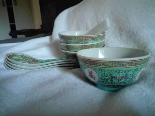 x4 Chinese bowels with spoons