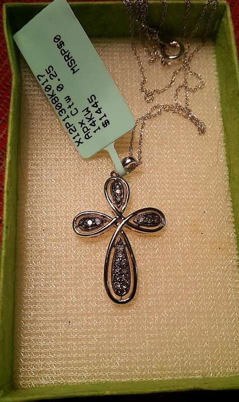 Really beautiful pendant on a crazy R1 auction