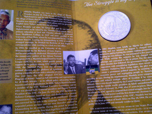 NELSON MANDELA COMMEMORATIVE 1oz SILVER MEDAL - NOBEL LAUREATES