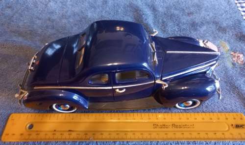 Vintage Ford Sudan 1/ 8 - 1940