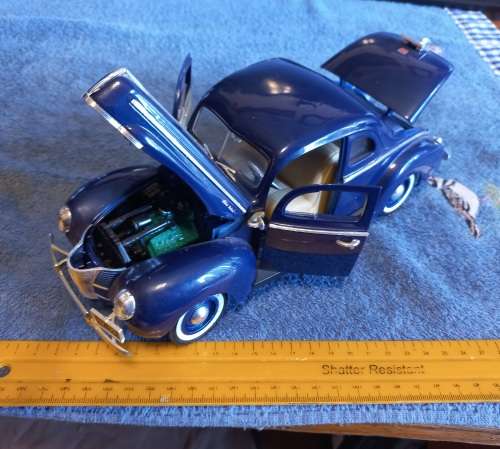 Vintage Ford Sudan 1/ 8 - 1940