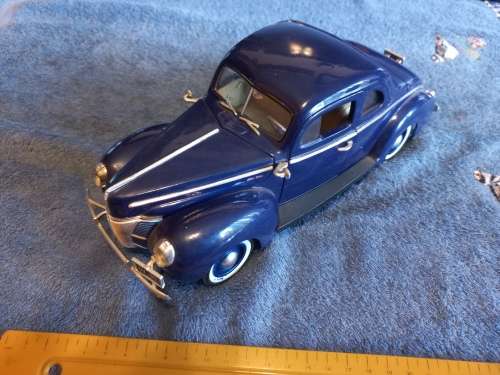 Vintage Ford Sudan 1/ 8 - 1940