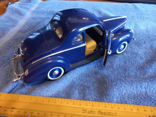 Vintage Ford Sudan 1/ 8 - 1940