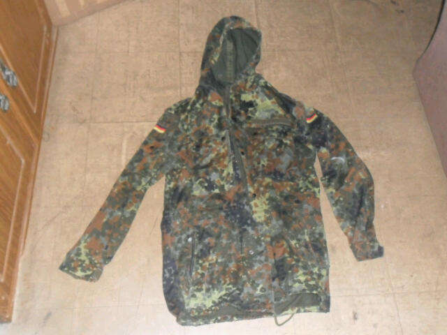 Original German Camo jacket. Size XL. Nice and warm. Spectacular R1 start !