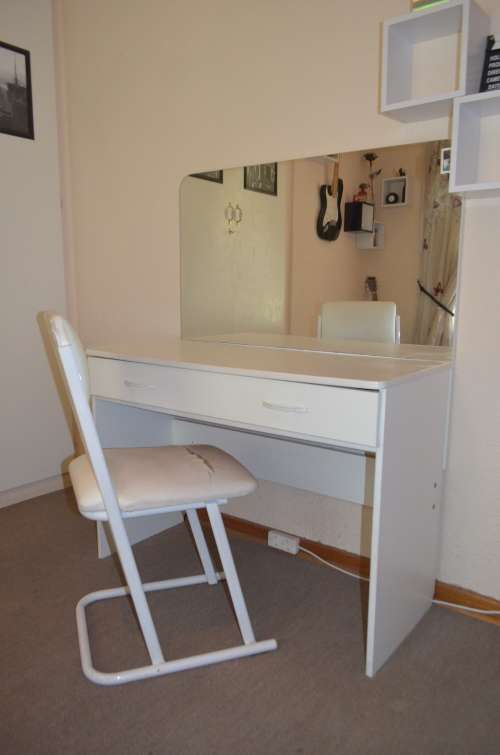 Girl's Bedroom Suite