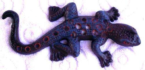 Colour Cast iron Gecko wall mounting - 19.5 x 9 cm