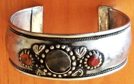 Moroccan style open wide bracelet - Diameter: 6.5 cm Width: 2.5 cm