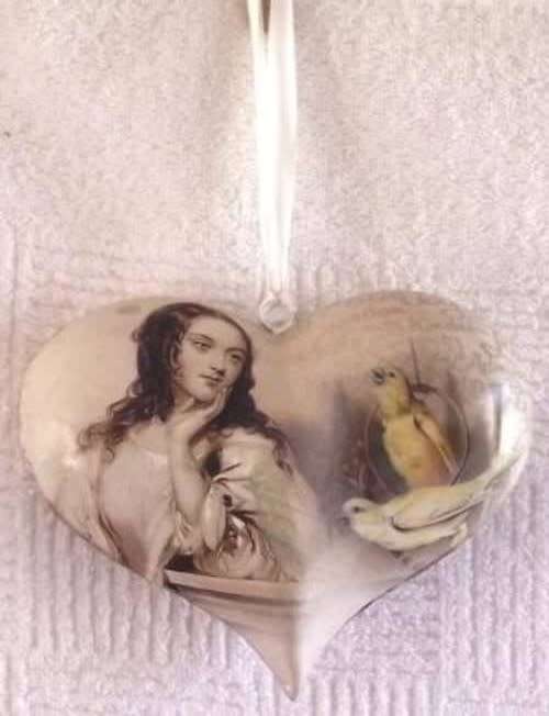 Lady with yellow songbird tin heart hanging - 17 x 13 cm