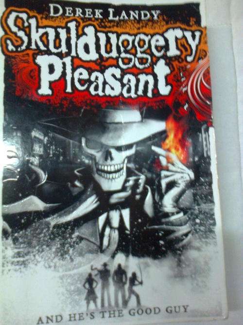 SKULDUGGERY PLEASANT - DEREK LANDY