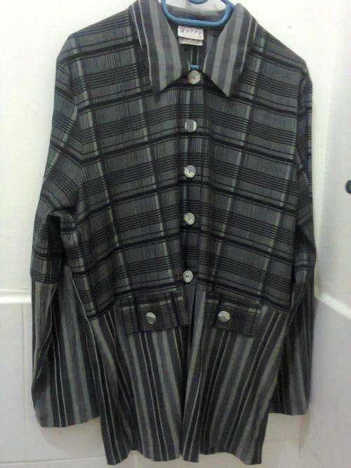 GREY AND BLACK TOP EDGARS - SIZE 14