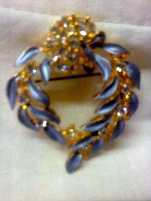 VINTAGE BROOCH