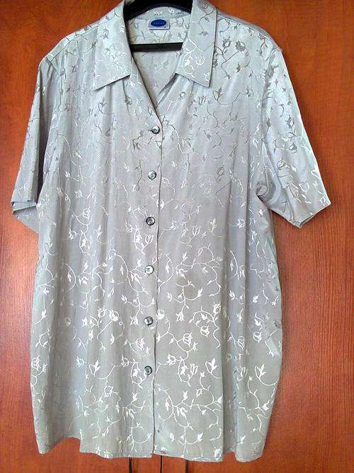 GREY AND SILVER TOP TOPICS - XXL