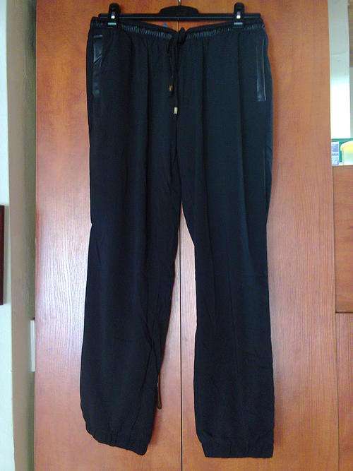 BLACK JOGGING STYLE PANTS STILL NEW - 38